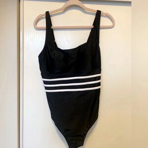 NWT Women’s Bathing  Suit Size 14, DD+